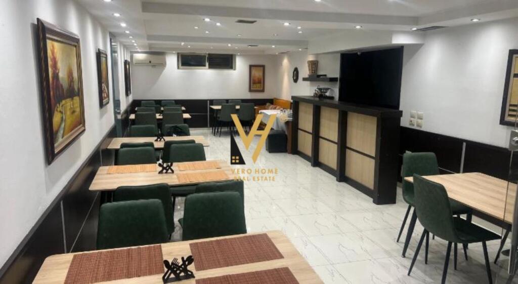 HOTEL FOR SALE 3 FLOORS IN THE MUNICIPALITY OF PARIS 2,100,000 EURO