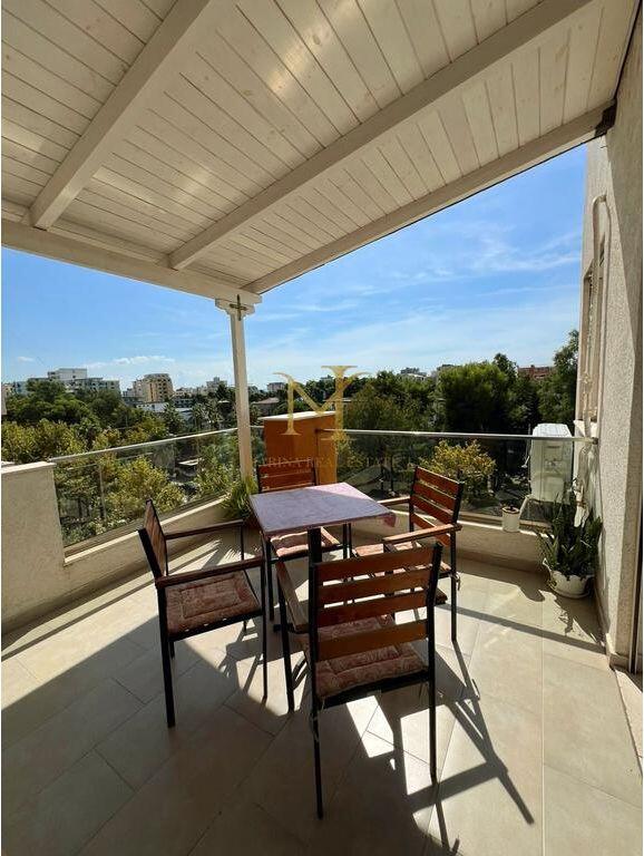 OFROHET ME QERA APARTAMENT 2+1 ME VERANDE, NE PLAZH PERBALLE ME FLORIDEN