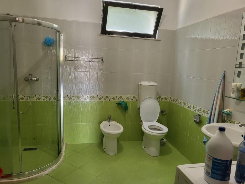 🏡 Shtëpi private me qira – Tek Vilat Amerikane