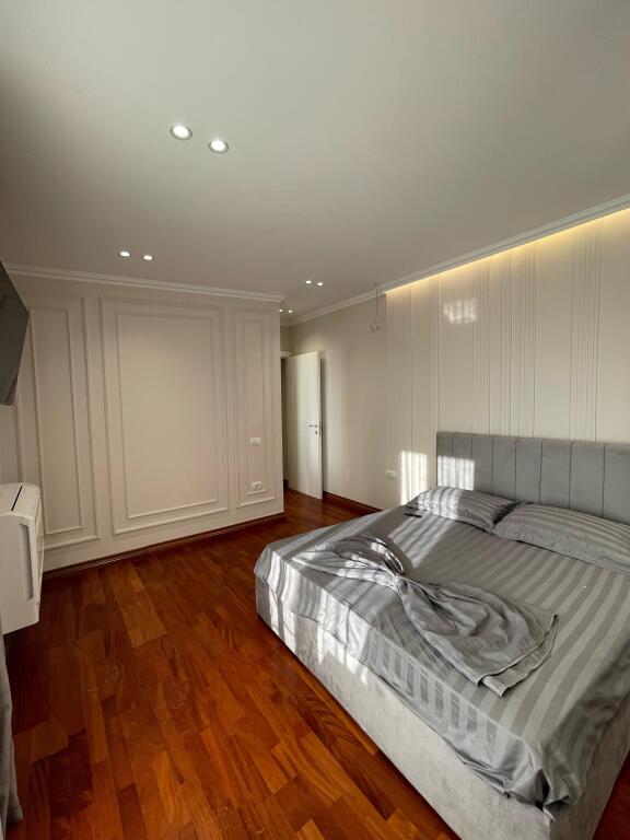 Penthouse me qira tek Rruga e Kavajes!