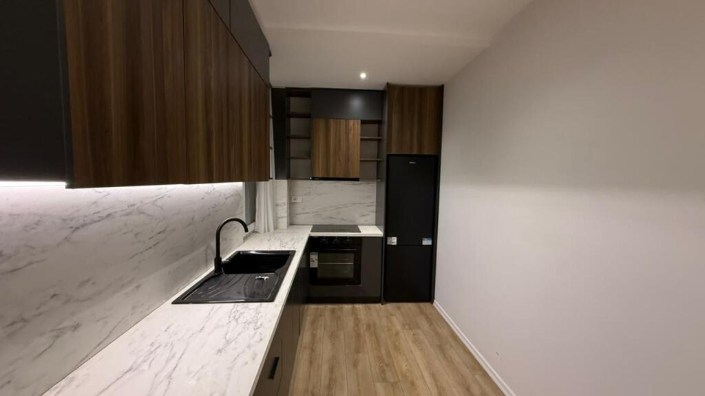 APARTAMENT 1+1 PER SHITJE PRANE QENDRES