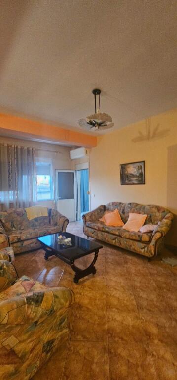 JEPET ME QIRA APARTAMENT 3+1+2 TUALETE + POST PARKIMI | PRANË MARKATËS FRUTA-PERIME