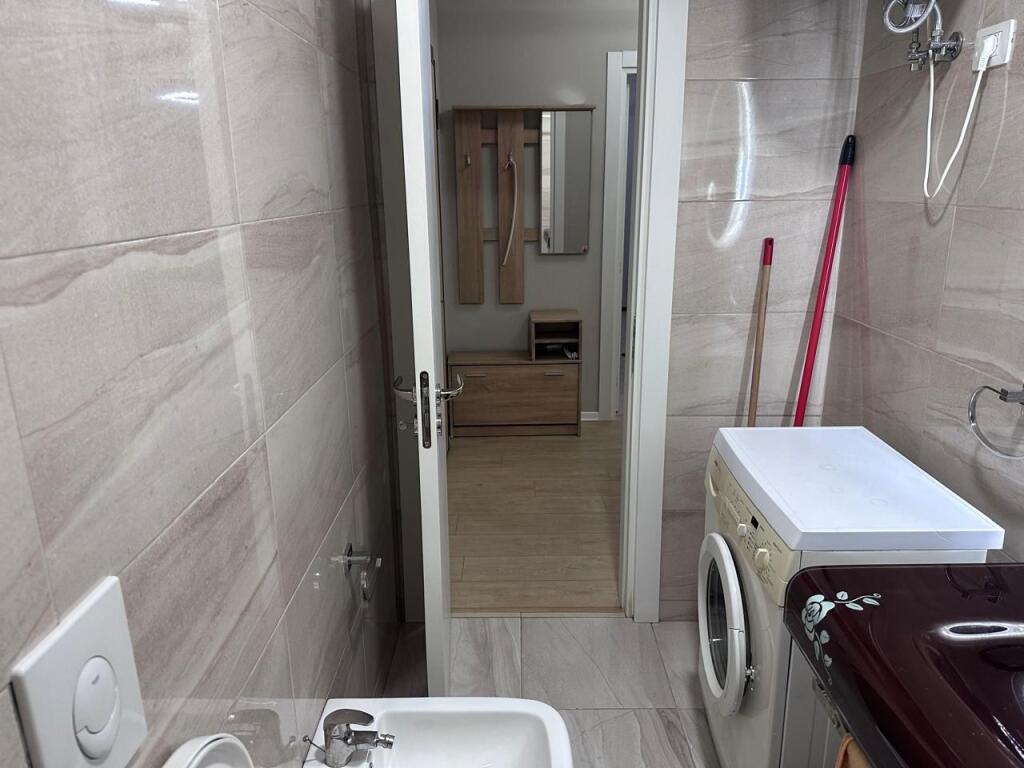 Jepet me qera apartament lluksoz 1+1+verande   