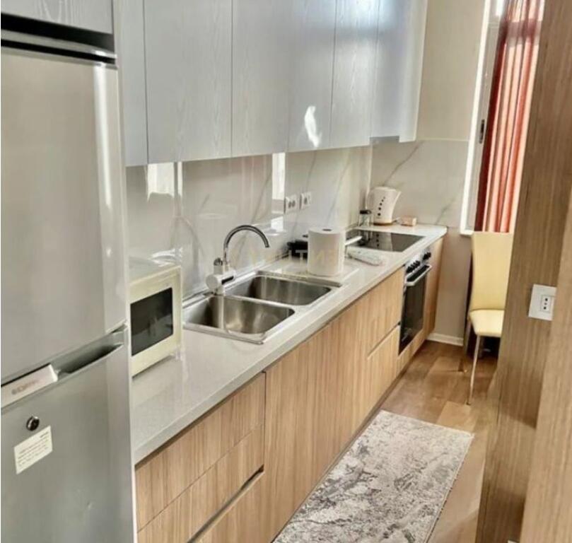 Garsoniere me qira tek Pazari i Ri,
