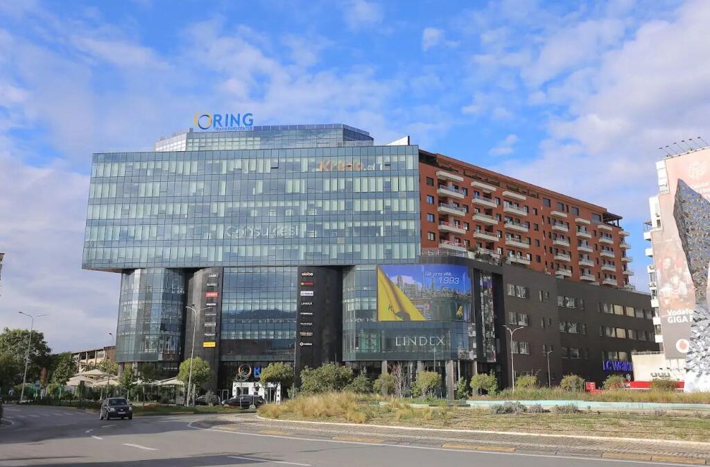 UFFICIO IN AFFITTO 2+1 ZOGU I ZI 900 EURO