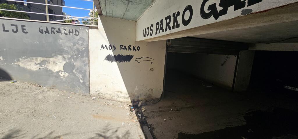 🅿️ SHITET GARAZH ME QEPEN – ZONA PLAZH, DURRËS 📍 Ndodhet pranë Hotel Adriatik” – zonë mjaft e kërkuar