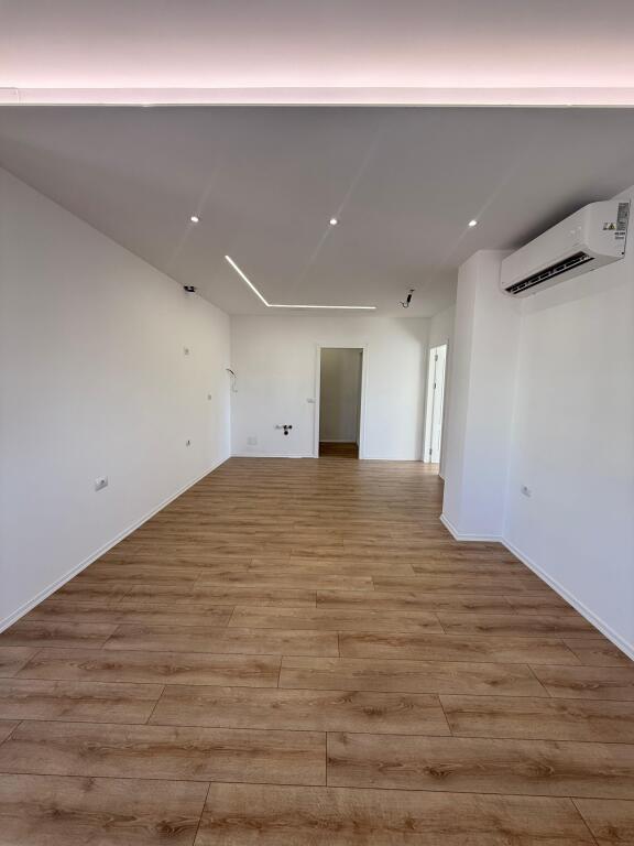🏡 Shitet Apartament 1+1 + Garderobë – Rruga Fortuzi, Qendër, Tiranë