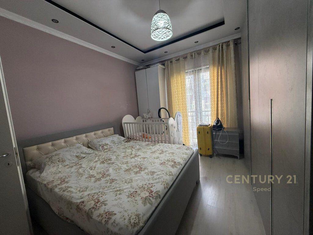 Apartament 2+1+2 dhe post parkimi per qira ne zonen e Unazes se Re , ne kompleksin Green City