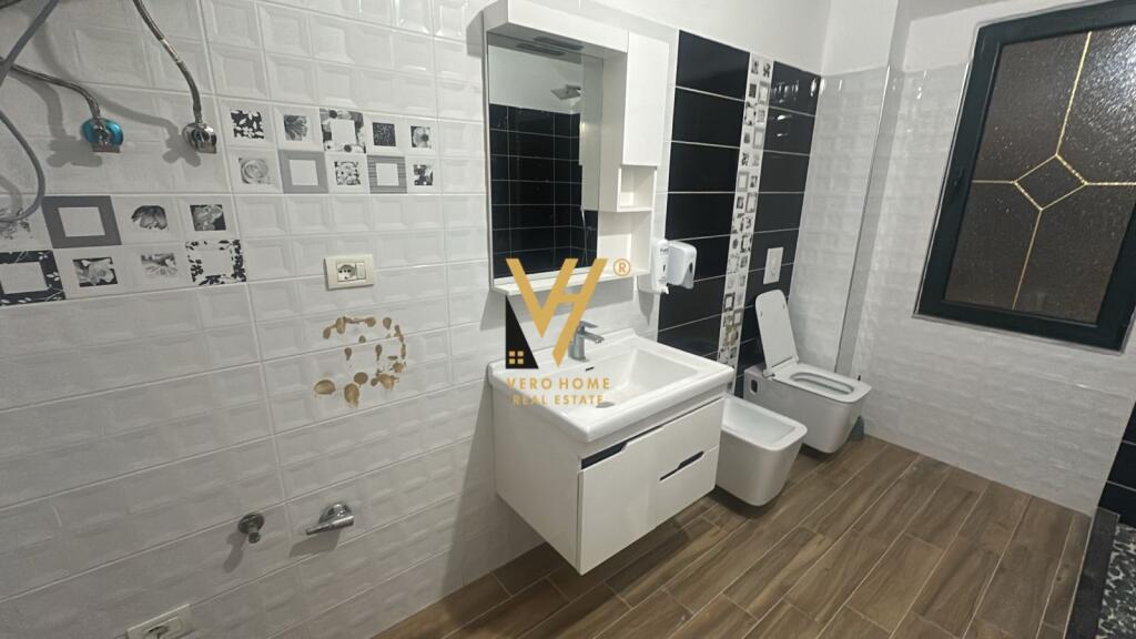 VENDITA DI EDIFICIO COMMERCIALE 456 M2 AL LAGO ASCIUTTO, VIA EDUARD MANO 1.240.000 EURO