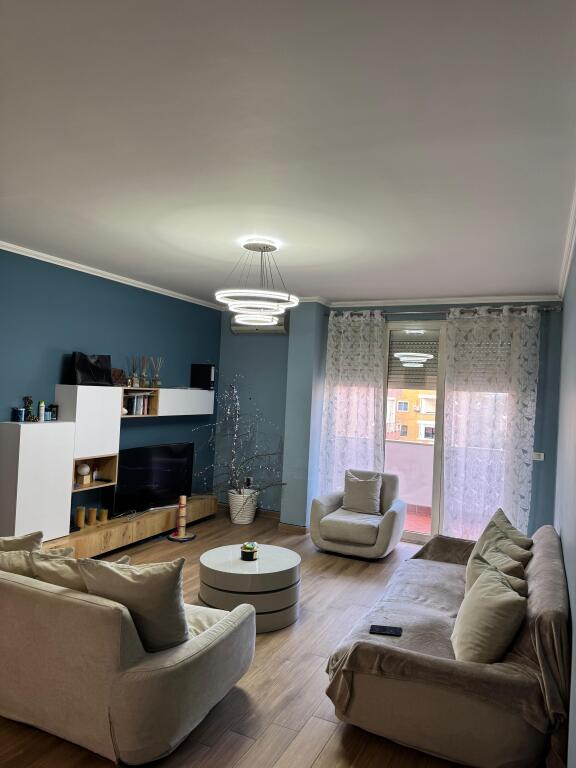 Apartament 2+1 per shitje tek Kristal Center.