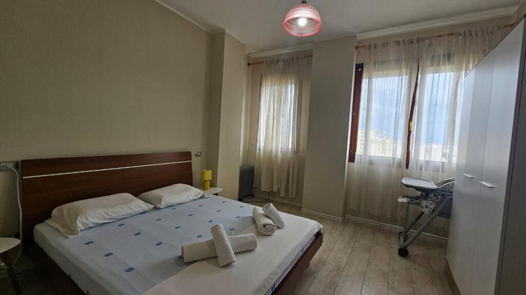 JEPET APARTAMENT ME QERA 2+1 PRANE GJYKATES DURRES