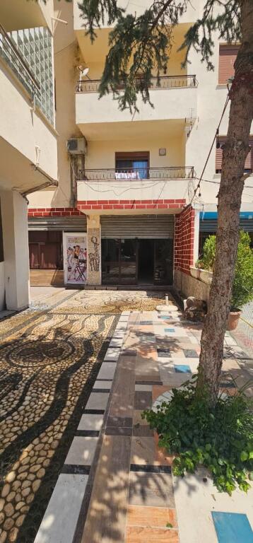 AMBIENT BIZNESI PER DYQANE ZYRA BARE RESTORANTE