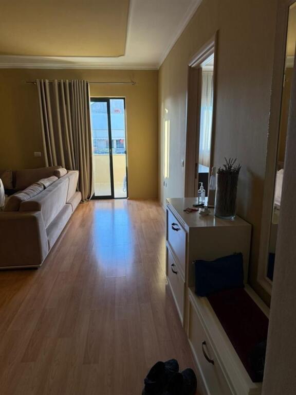 AFFITTASI 1+1 MISTO MAME 45.000 LEKE