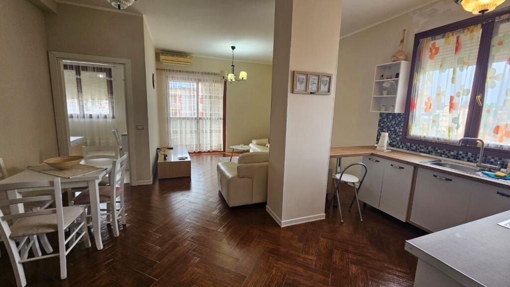 JEPET APARTAMENT ME QERA 2+1 PRANE GJYKATES DURRES