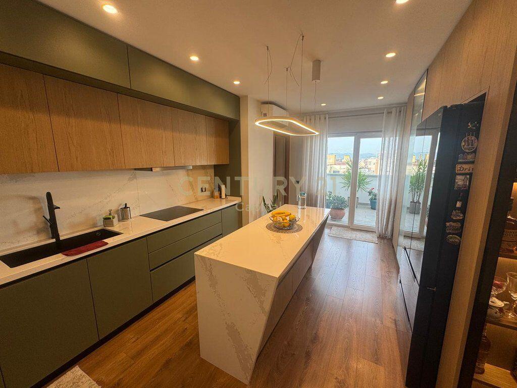 Super appartamento 3+1+2+Ripostiglio+Veranda, nella zona del 5 Maggio!