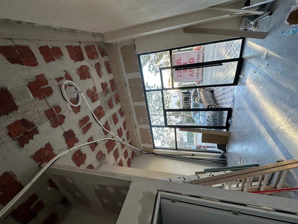 Ambjent biznesi me qera Bathore (Hotel Troci)