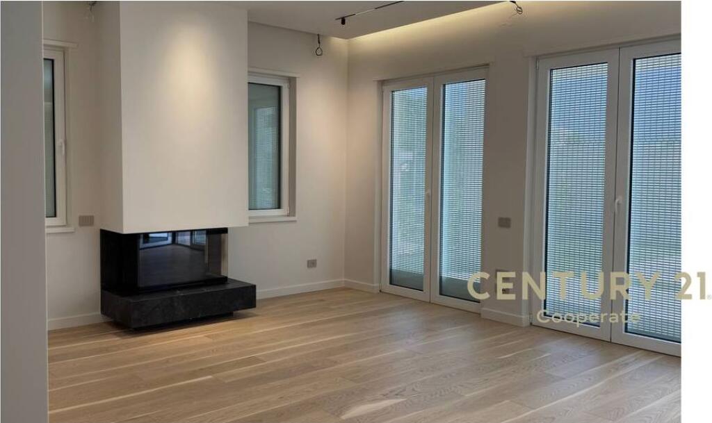 SHESIM VILE EKSKLUZIVE NE ROLLING HILL 2.