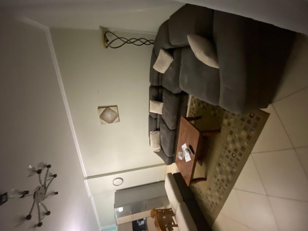 2+1,i mobiluar ,rruga peti liqeni i thate,cmimi 450 euro,ofrohet dhe parkim 70 euro