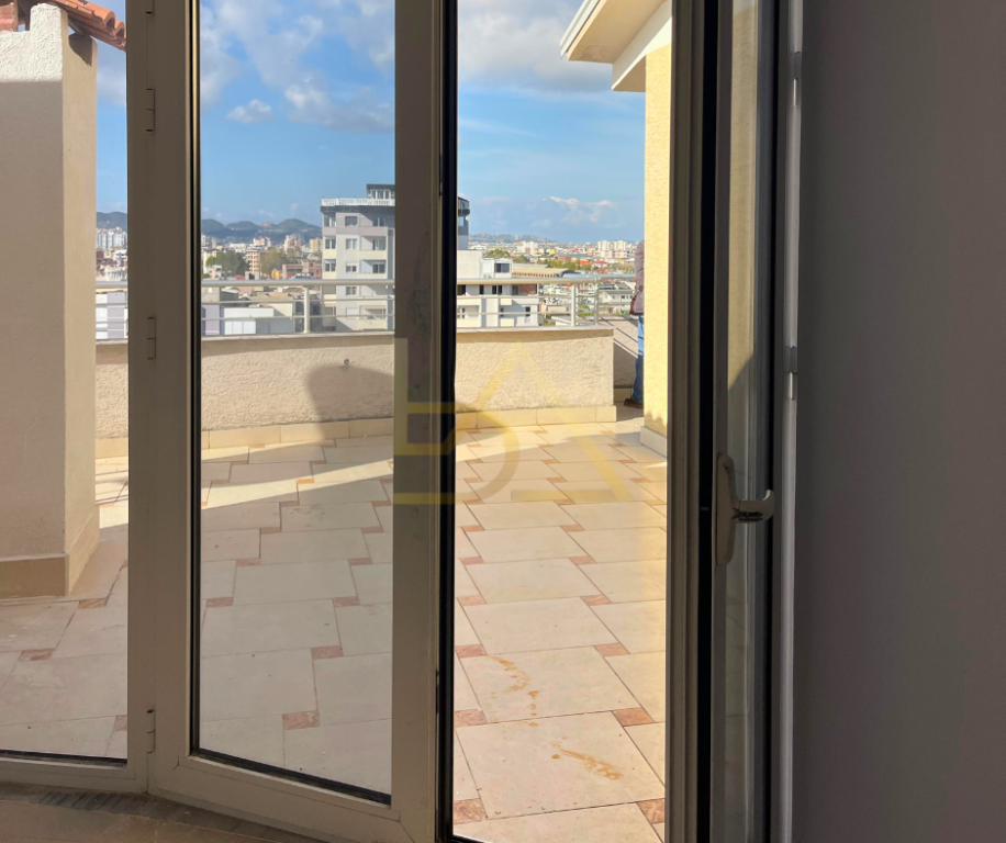 Shitet Apartament në Plazh, Durrës