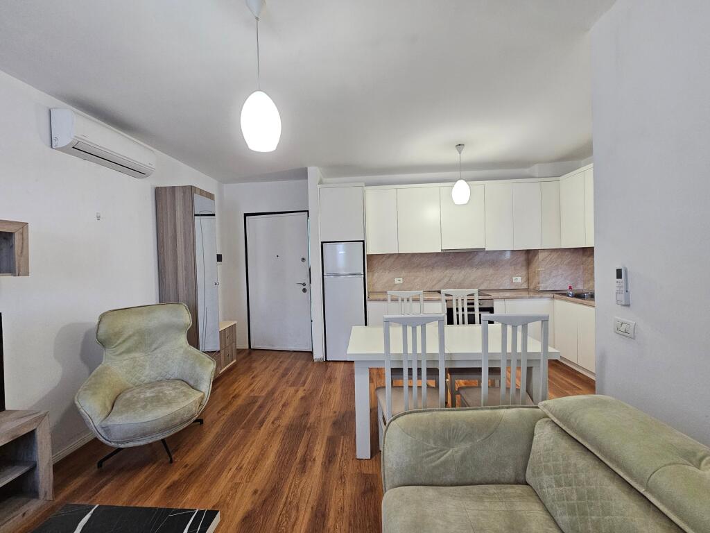 Jepet me qira apartament 2+1 tek kompleksi Future Home, Astir