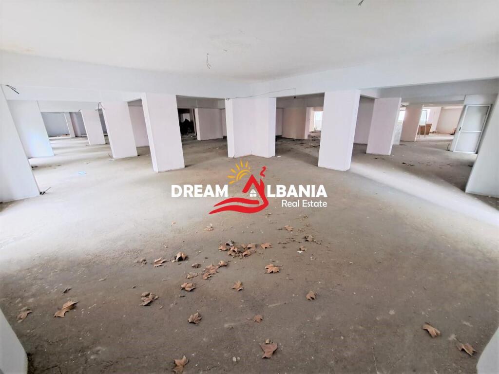 Ambient dublex me qera ne rrugen Dritan Hoxha ne afersi te Procredit Bank ne Tirane (ID 4261881)
