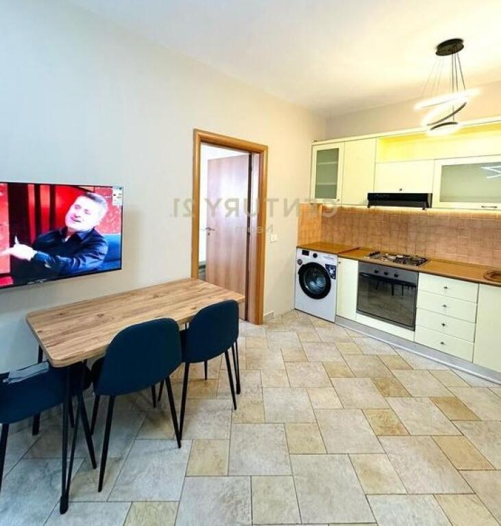 APARTAMENT 1+1 ME QIRA NE QENDËR 9-KATËSHET