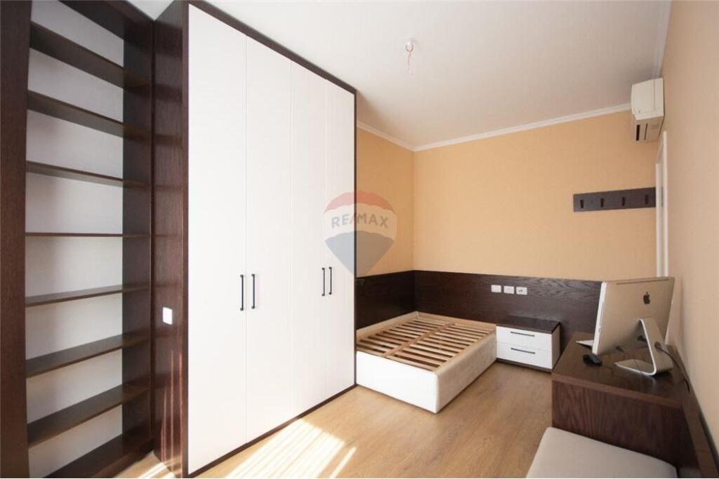 Apartament 3+1+2 per qira te Ring Center