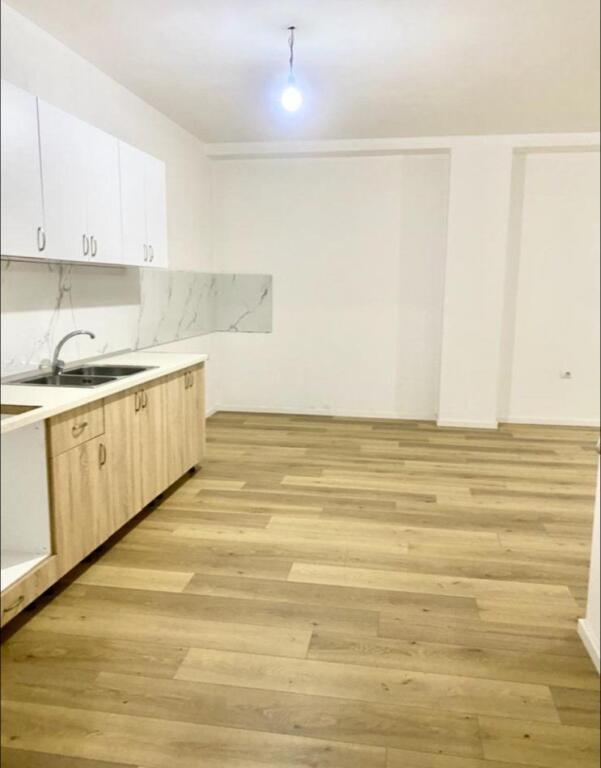 ZYRE ME QERA 88 M2 5 MAJI 50.000 LEKE