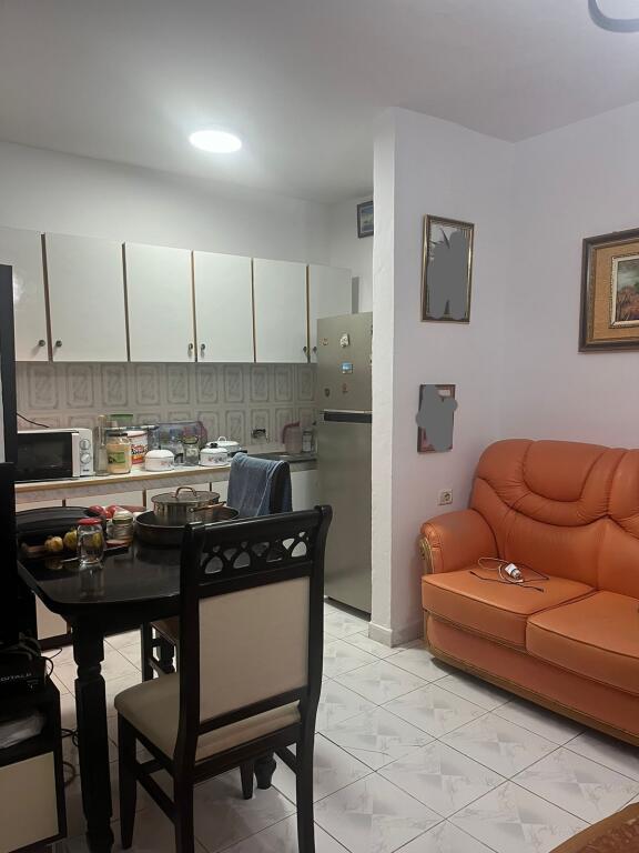 Shitet apartament 1+1 Ali Demi