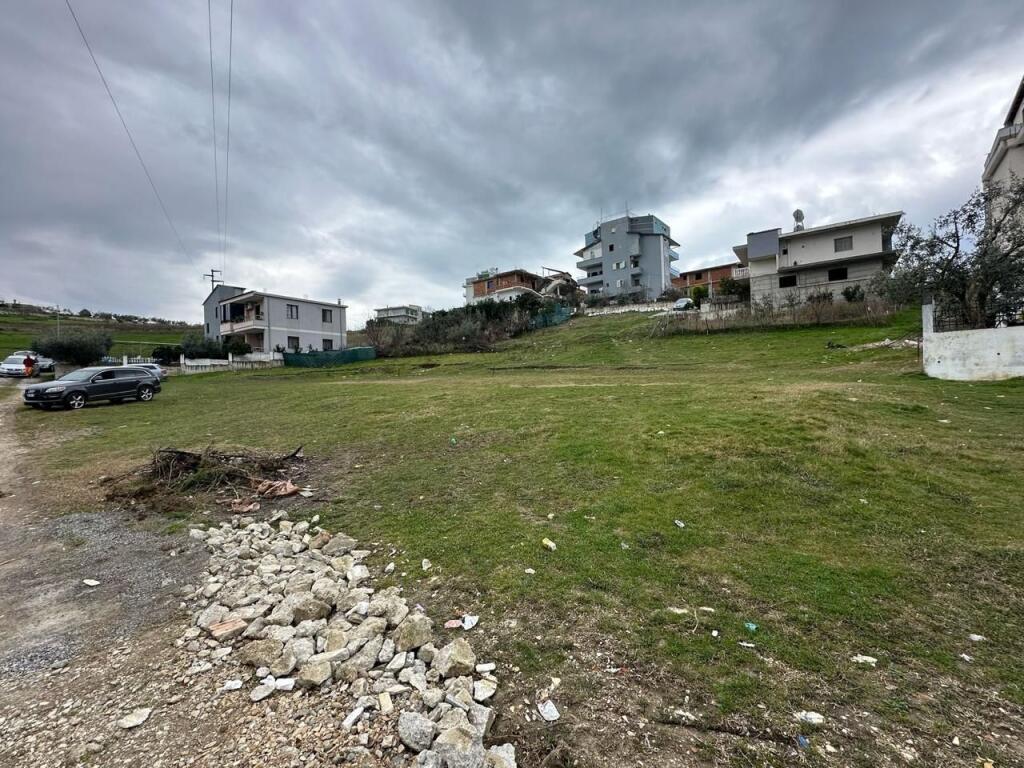 SHITET 1 PARCEL TOKE NE ARAPAJ DURRES