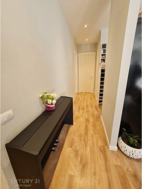 Shitet apartament 3+1 prane Tegut 430,000 €