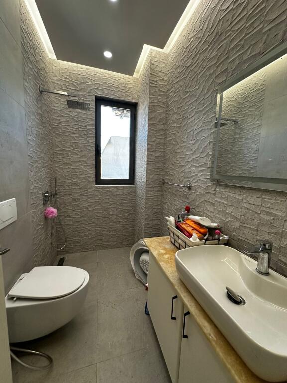 Apartament 3+1 per qira te Rruga e Kosovareve