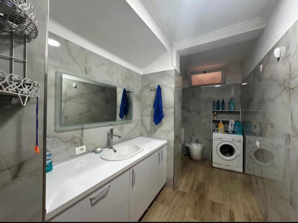 SHITET APARTAMENT 2+1+2 PRANE STADIUMIT DURRES