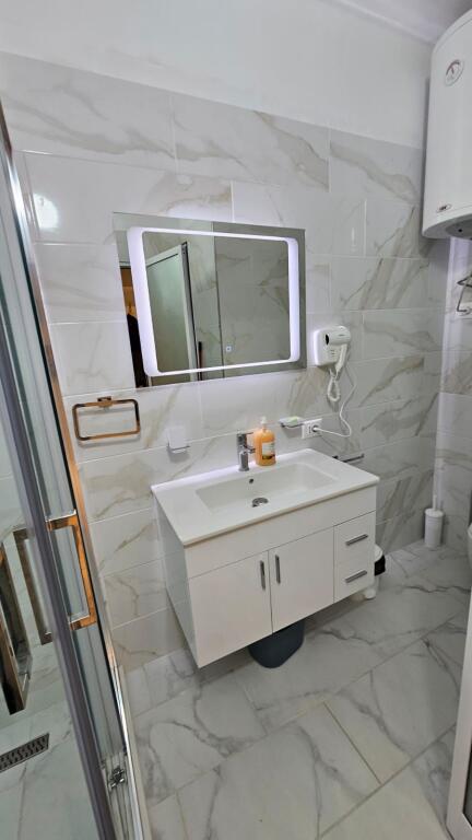 Shitet Super Apartament 1+1 Prane Shkembit Kavajes