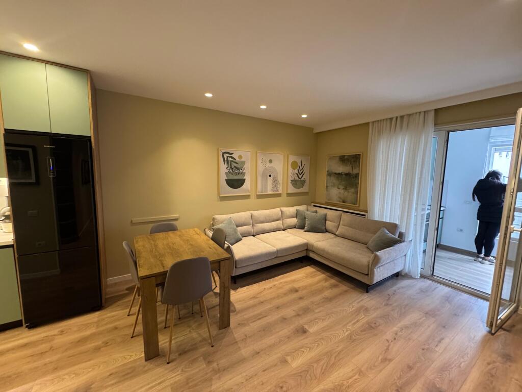 Apartment me qera 2+1 Rruga e Elbasanit