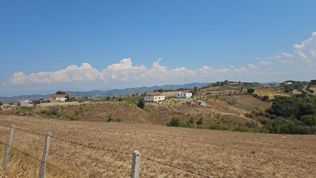 🏡 Shiten 2 shtëpi private + tokë kodrinore 9,000 m² ne Maskuri pranë Pjezës