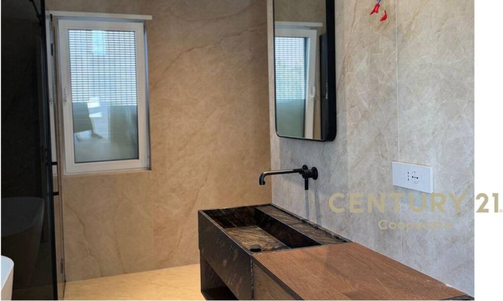 SHESIM VILE EKSKLUZIVE NE ROLLING HILL 2.