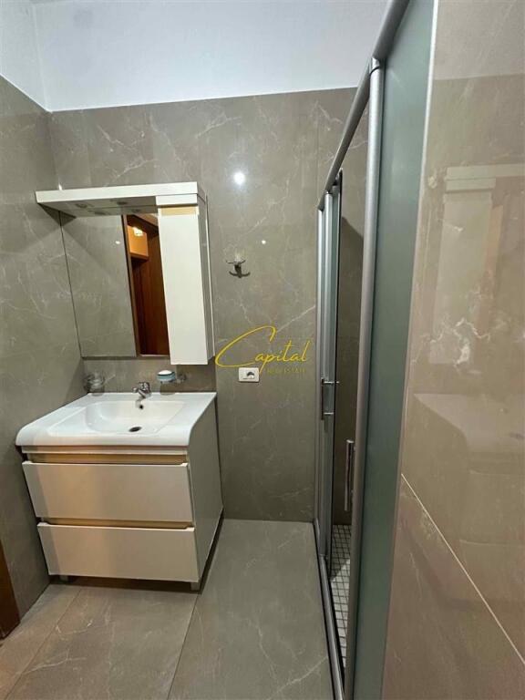 APARTAMENT ME QERA 2+1 ISH STACIONI TRENIT 800 EURO