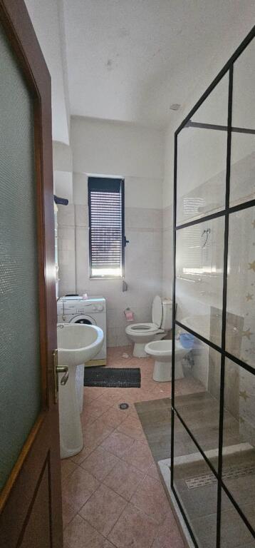 APARTAMENT 2+1+2 ME QERA PRAN MARKATES FRUTA PERIME DURRES