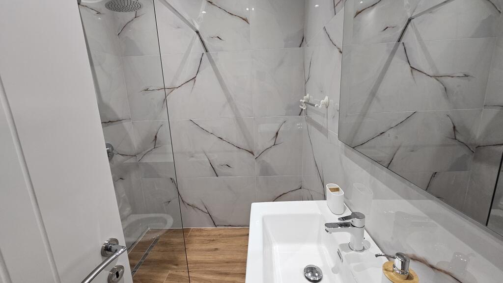 Apartament 2+1+2 per qira,Prane Prokurorise se Tiranes