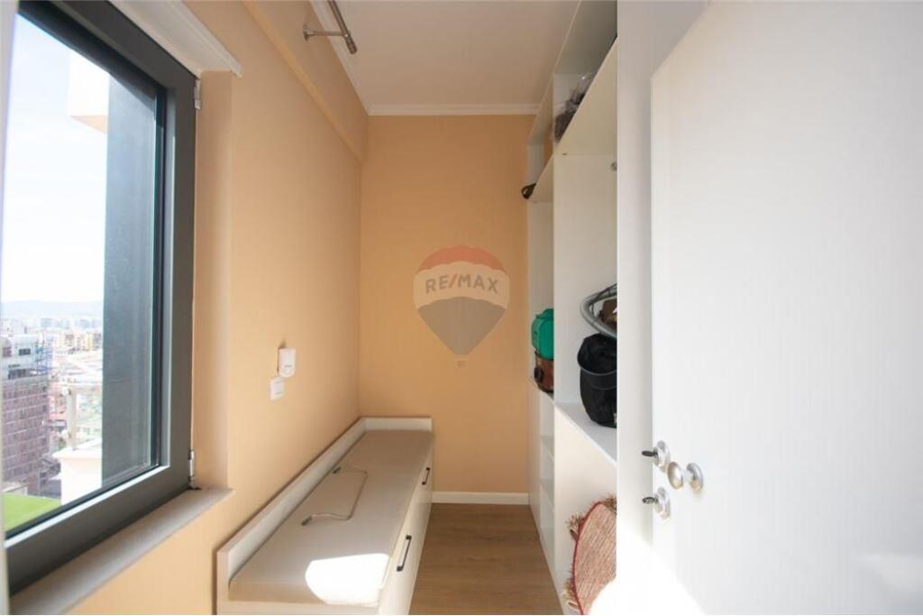 Apartament 3+1+2 per qira te Ring Center