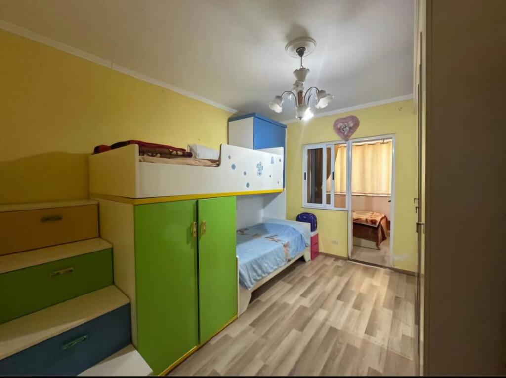 SHITET APARTAMENT 2+1+2 PRANE STADIUMIT DURRES