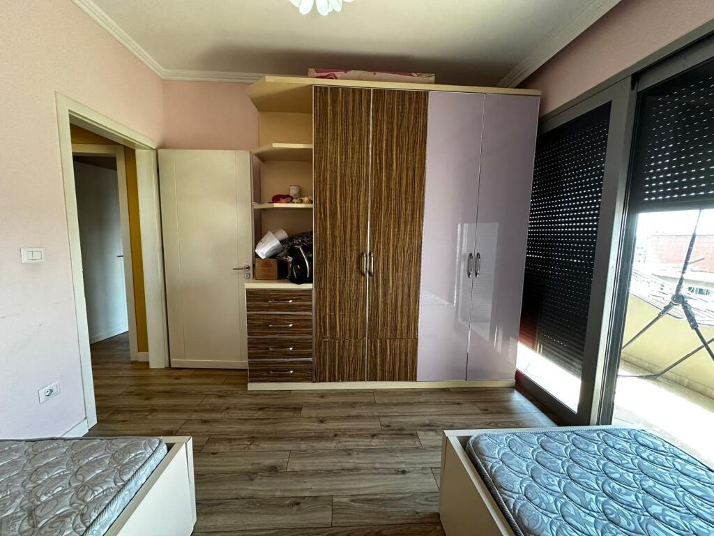 Apartament 3+1 per qira te Rruga e Kosovareve