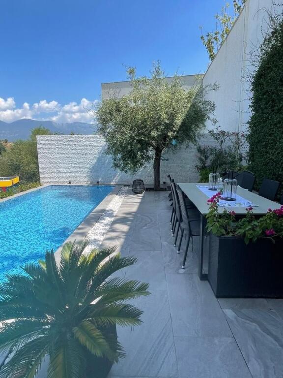 Super Dupleks 3+1+2+pishine ne shitje tek Residenza Kodra e Diellit (ID 4151148).