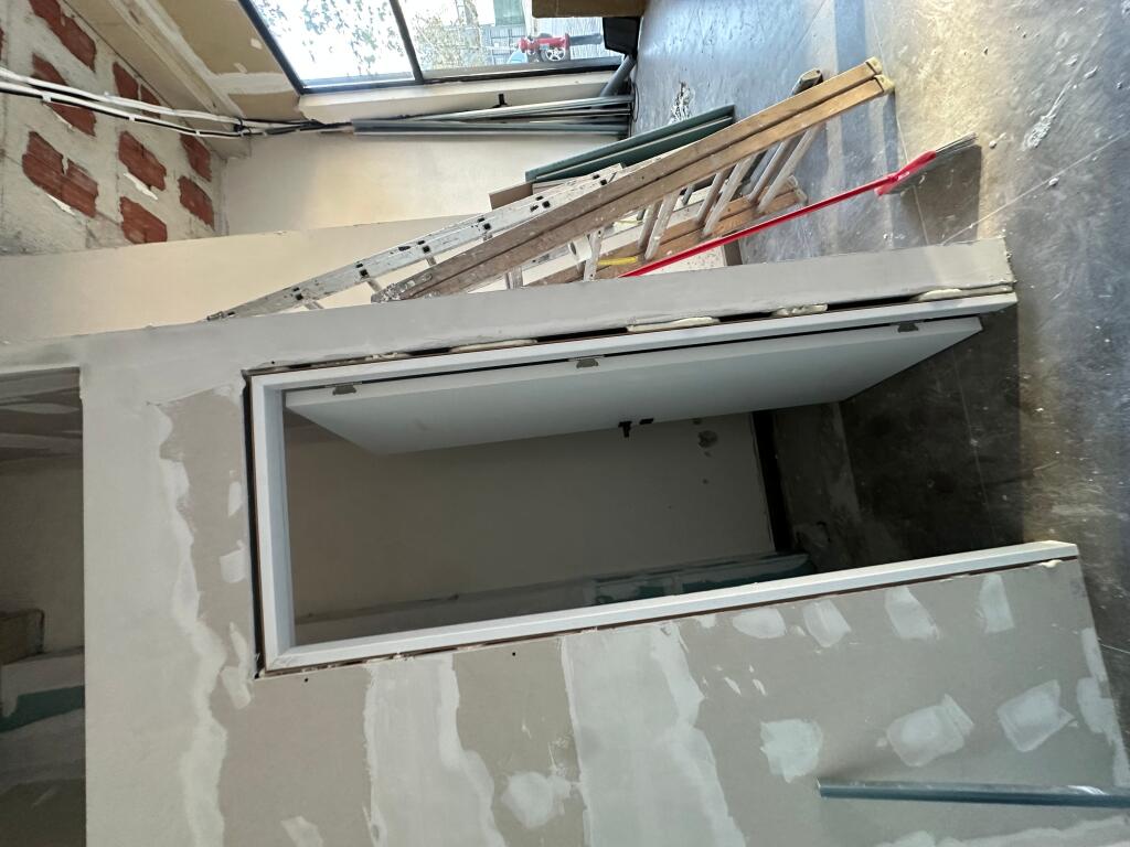 Ambjent biznesi me qera Bathore (Hotel Troci)