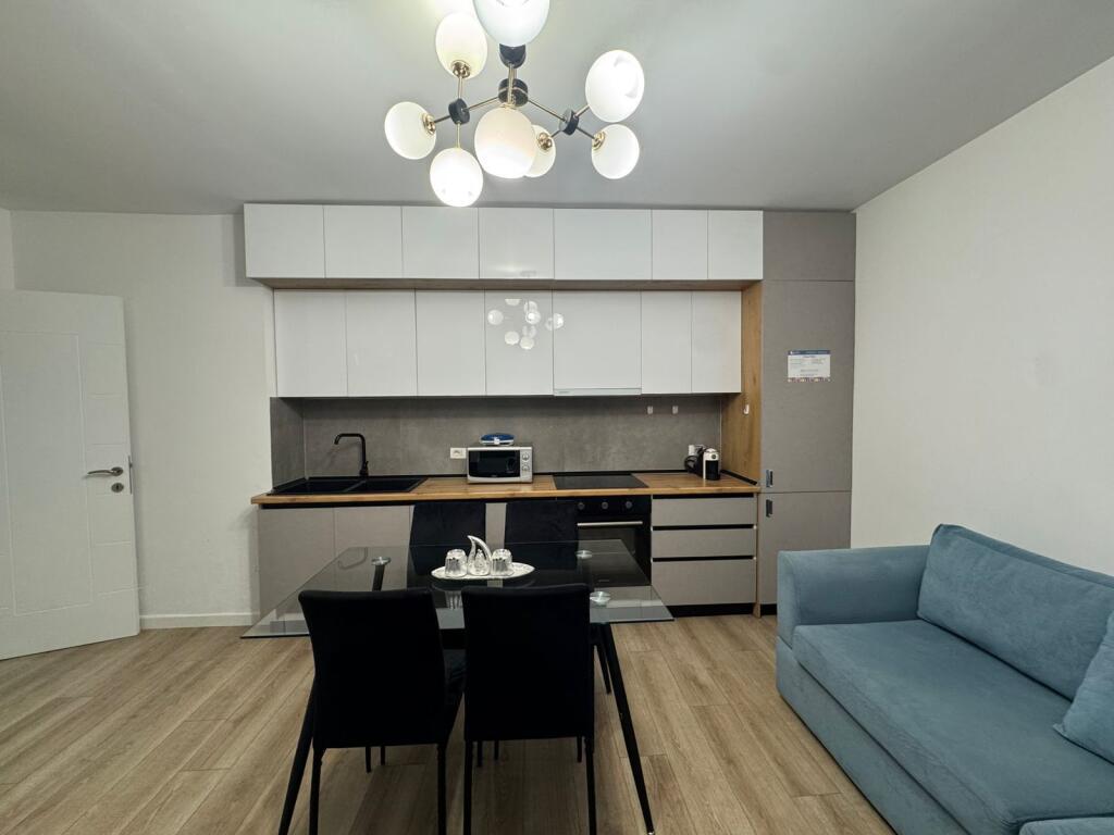 Appartamento 2+1, Petro Nini!