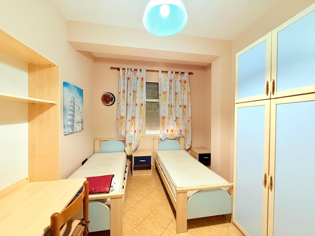 🏠 Apartament me qira 3+1 – Rruga e Barrikadave, Tiranë