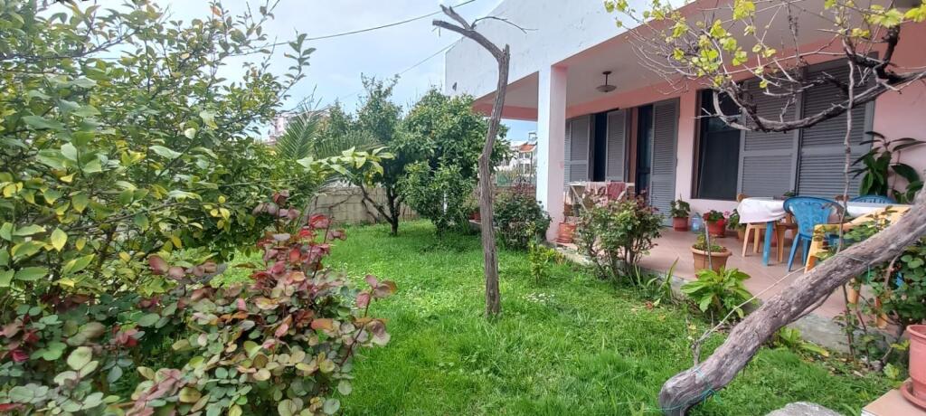 Shitet Shtepi nje Kateshe, Plazh Durres