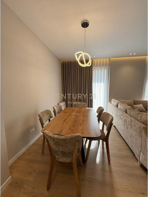 JEPET ME QIRA APARTAMENT 3+1+3 + POST PARKIMI TE "GREEN VALLEY", LIQENI I THATE