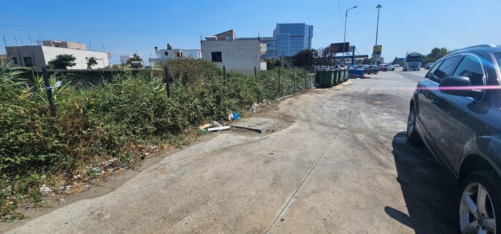 🏡 Shitet Shtëpi  + Tokë 📌 Autostrada Durrës – Tiranë, pranë karburantit Kastrati
